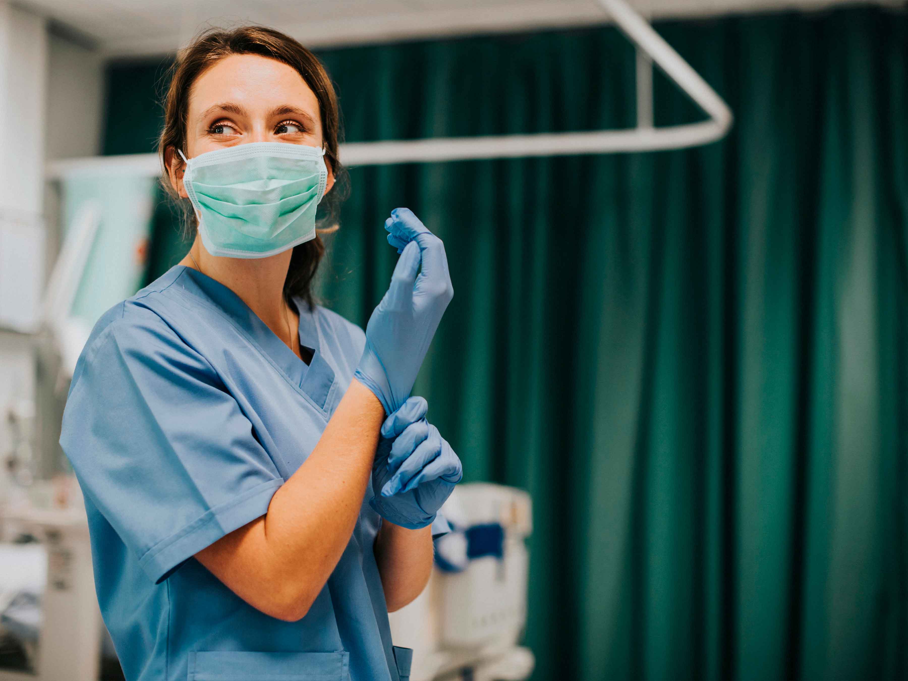 Kimbark employee wearing mask and gloves